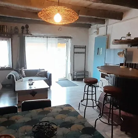 Le Pressoir Casa de Férias Saint-Julien-de-Coppel