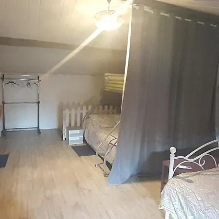 Casa de Férias Le Pressoir Saint-Julien-de-Coppel