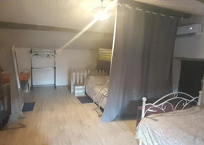 Casa de Férias Le Pressoir Saint-Julien-de-Coppel